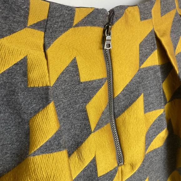 Alice + Olivia Houndstooth Jacquard Pleated Mini Skirt WITH pockets - Picture 6 of 9